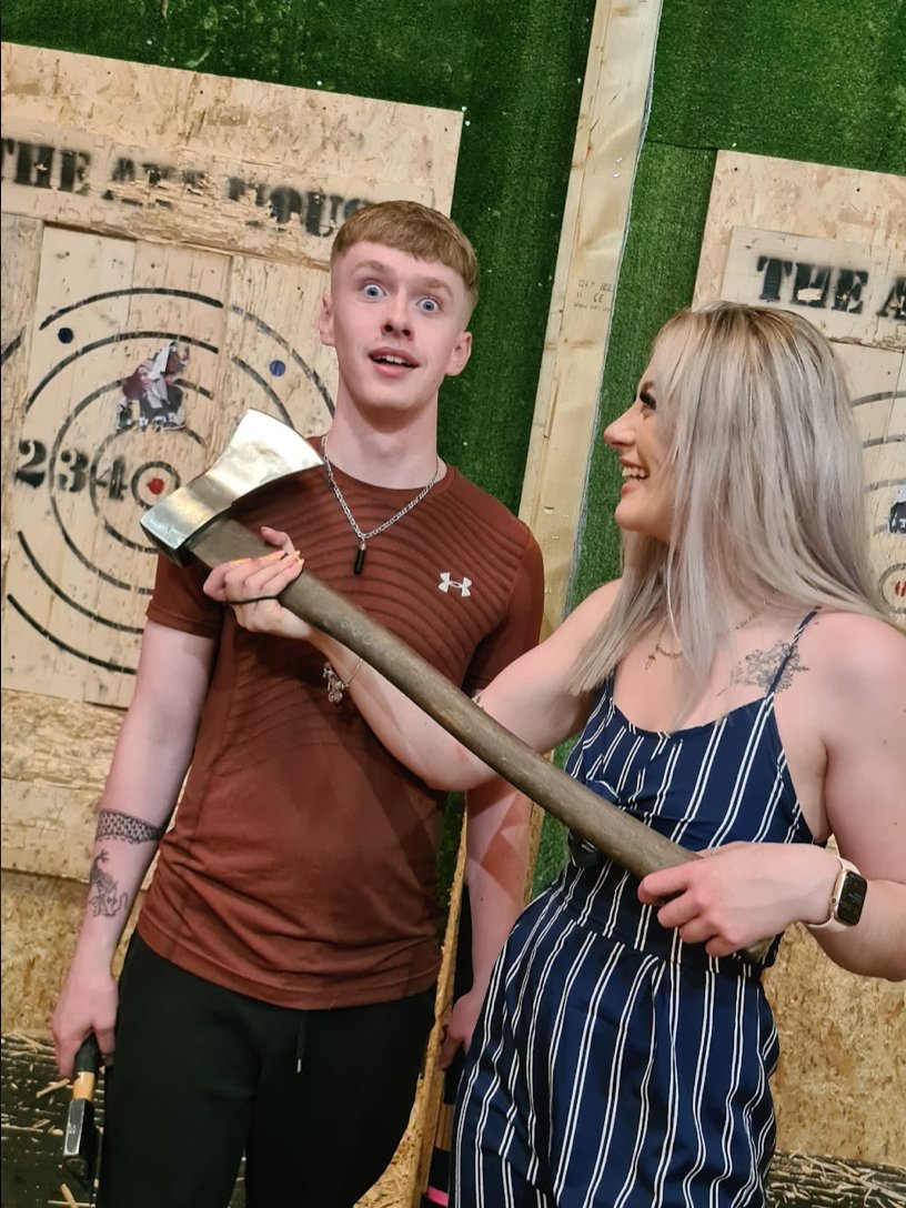 Axes, food and beer. It doesn't get much better than that 👀⬇️
theaxehouse.co.uk/book/

#theaxehouse #axehouseuk #durhamaxehouse #axethrowing #knifethrowing #fridaynightplans #durhamactivities #axebar #beerandaxes #spennymooraxethrowing