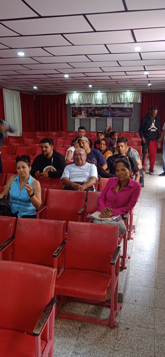 eduardotpcp2023's tweet photo. Cómo parte de los preparativos para las fiestas veraniegas de #SanctiSpíritusEnMarcha la comisión de recreación intercambia con un grupo de TPCP que ejercen proyectos audiovisuales.

@DMTrabajoSS @DPTrabajoSS @SilotLopez @Darien30078322 @DeivyPrezMartn1 @MTSS_CUBA @fei https://t.co/juC2cLxWYv