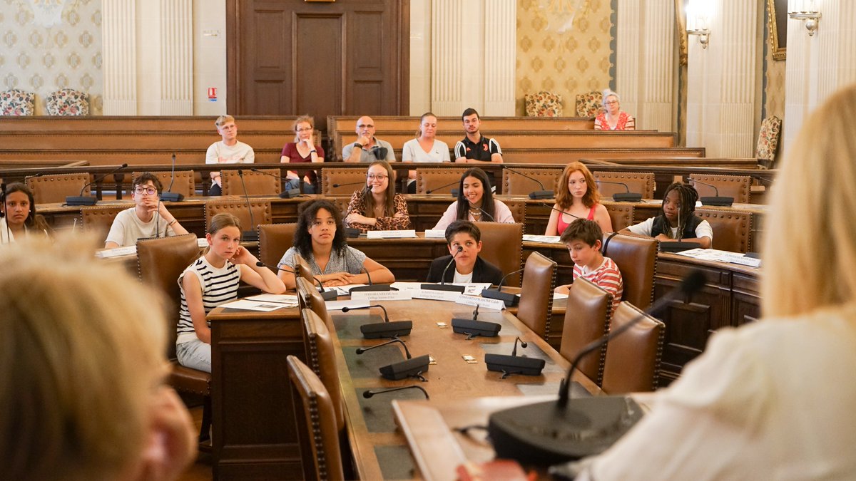 VilledeReims's tweet photo. Dernière #séance plénière de l’année scolaire pour le #ConseilMunicipal des #Jeunes ! L’occasion pour les #collégiens de revenir sur les projets mis en place, comme la Journée #interG, l'échange avec les collègiens de #Tchernihiv ou encore les nombreuses actions sur l’#écologie. https://t.co/THmlkKQgRU