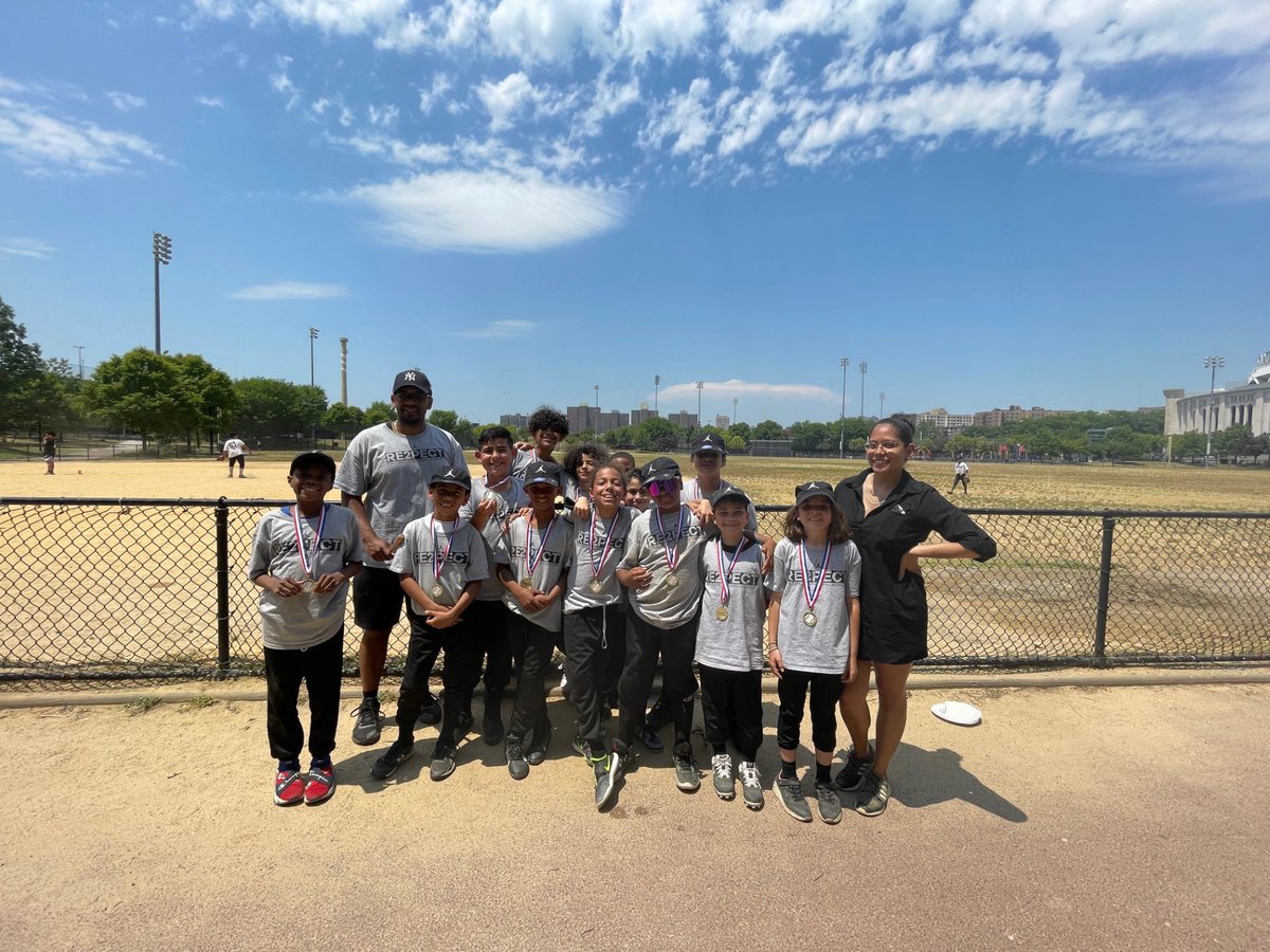 JeterTurn2's tweet photo. Students from our #Turn2Us Baseball League enjoyed an exciting tour of Yankee Stadium followed by a day of fun activities at Macombs Dam Park. They participated in an All-Star game, a home run derby competition and more, & received medals to recognize their achievements. #Turn2 https://t.co/Dj8jpSM3Zi
