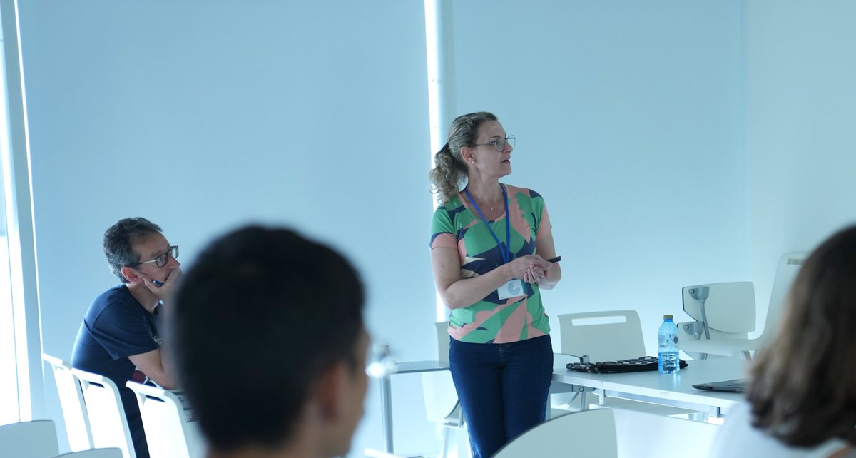 📢 Today Izabel Riegel-Vidotti, from Universidade Federal do Paraná (@UFPR), was our guest at 'CINBIO Seminar Programme' with his talk 'Polysaccharides as a versatile alternative for obtaining greener materials'.

Thanks for sharing your work with us!  

#FEDERGalicia