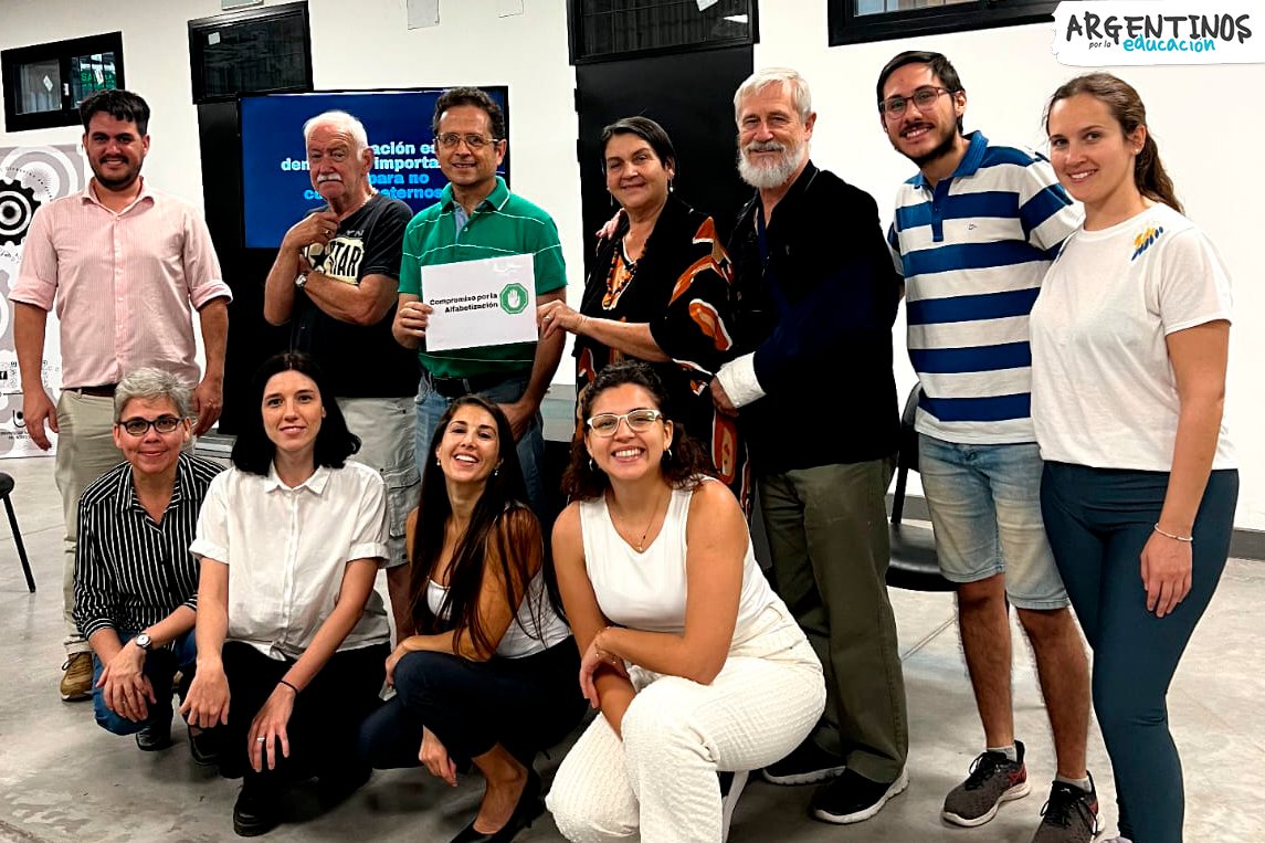 📚 Nos reunimos con familias, docentes y ONGs de Chaco en el marco de la Campaña Nacional por la Alfabetización.

📝 Conversamos sobre los desafíos que tenemos para que los chicos entiendan lo que lean. #DemosLaVuelta por todo el país con el objetivo de lograr que la