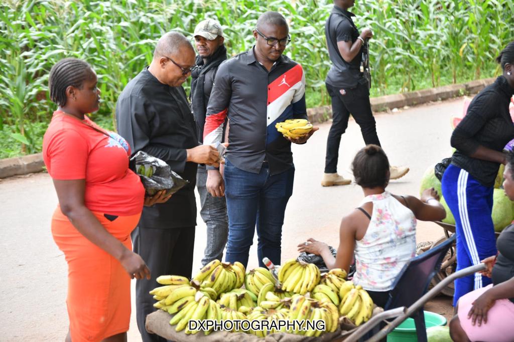 His excellency Mr Peter Obi on street of Enugu state patronising small business owners !!! Am sure they are surprised to see my President 😁😁