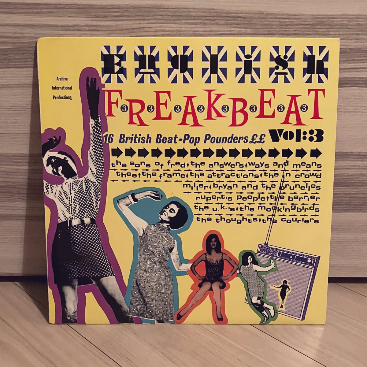 今夜の一枚
「English Freakbeat Vol 3」
過去リリースされた中でトップに入る素晴らしいUKビート集の第3巻。
第3巻はポップ系で通常はあまり縁が無いのですが、流石EFB、単なるポップビートでは有りません‼️
CDのボートラ目玉はKinksの前身バンドのRavensを何と3曲も収録しています😲
#60sビート