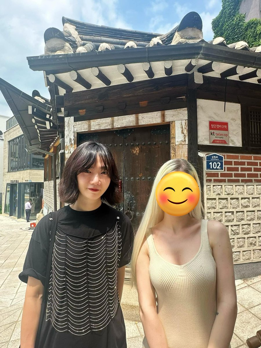 if i was just casually walking down the street and ran into bae doona i’m not sure what i’d do 😭😭😭