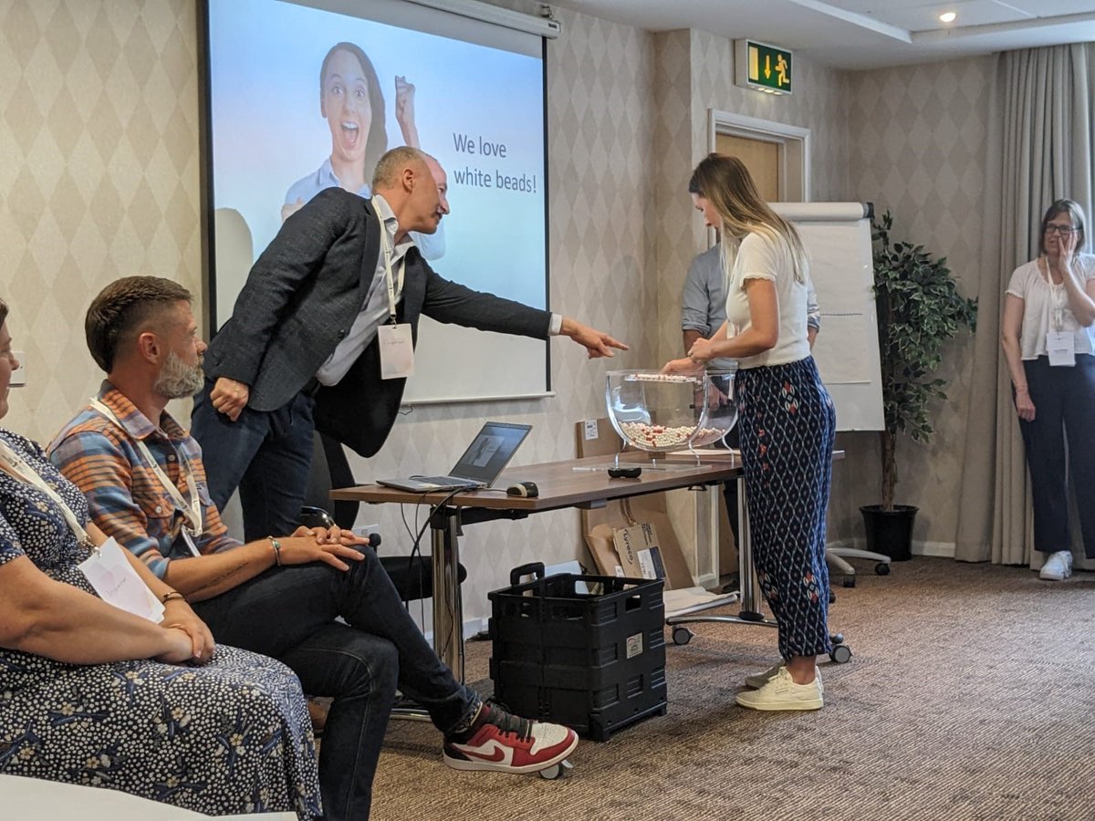 6/ @domage75 introduced the Model for Improvement Framework, with a focus on theory and prediction when planning a PDSA cycle. Later, it was time for measurement, looking at data for improvement. #ScILc44