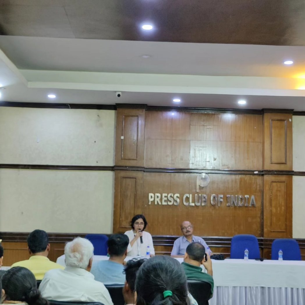 sshambhavii's tweet photo. Public meeting organized by @AIFRTE  on attacks on democratic spaces in universities, in solidarity with 4 suspended SAU professors. Followed by joint press conference on the same. Student-teacher unity long live! We will not be silenced! https://t.co/sc0gXRXagR