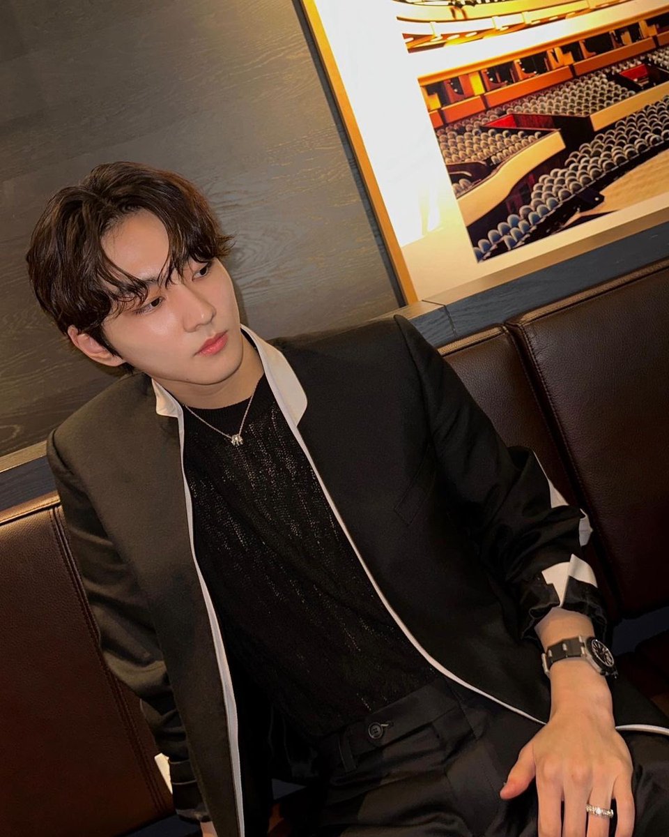 enhypenupdates's tweet image. [INSTAGRAM] 230628

"🐍💍👍🏻 @.bulgari

#Bulgari #Serpenti75 #불가리 #세르펜티75주년"

(1/2)

@ENHYPEN_members @ENHYPEN #ENHYPEN #엔하이픈