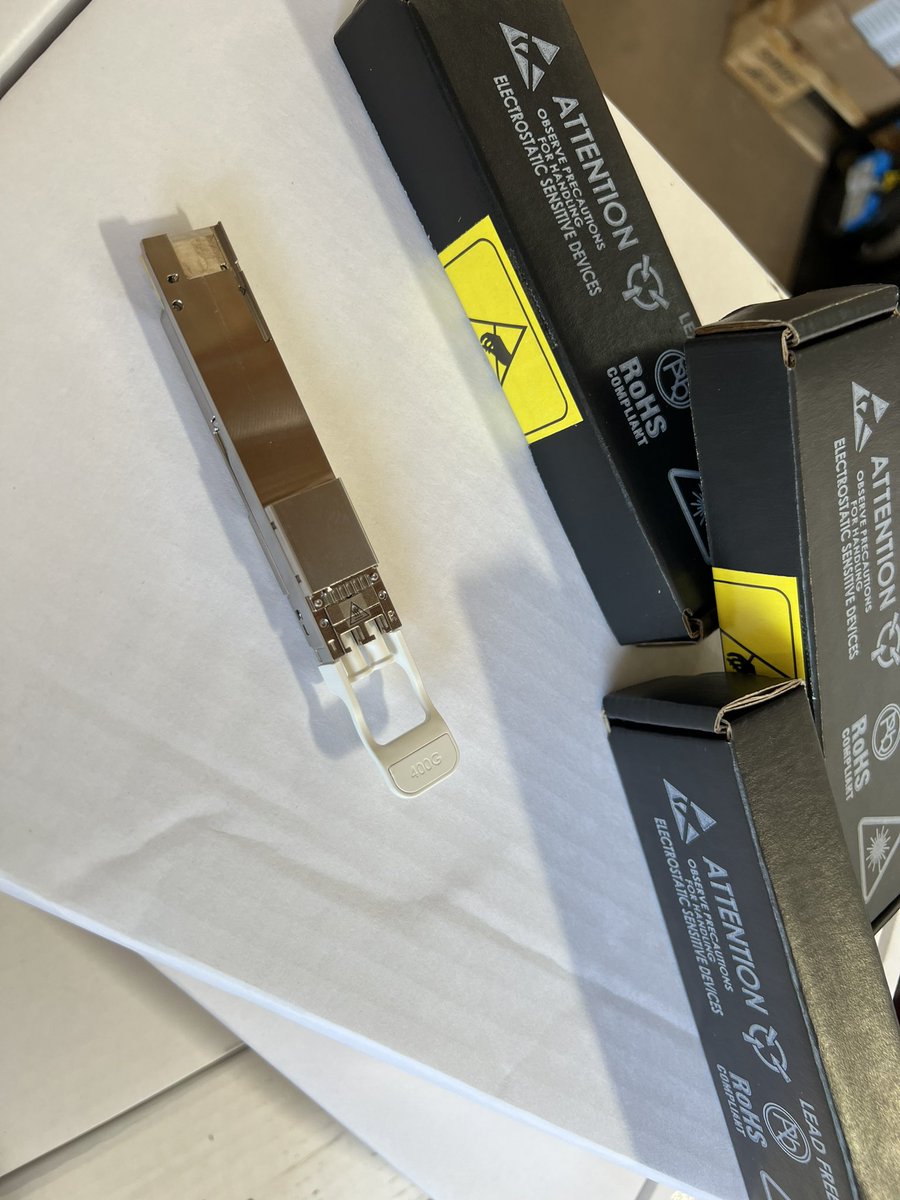 Heyyy mais j’y crois pas :)

Ça ressemble à quoi un 400G ???

Bah ça ressemble à ça !

Après l’apéro v’la le plat de résistance!  J’ai hâte hein ouais <a href="/cedric_thd/">Cedric S.</a> 

Merci encore <a href="/Pureoptics1/">Pureoptics</a> <a href="/ph_heintzmann/">Patrick HEINTZMANN</a> et <a href="/PyJeremy/">Jeremy Py</a> 

@SmartopticsGRP 🤟🏻