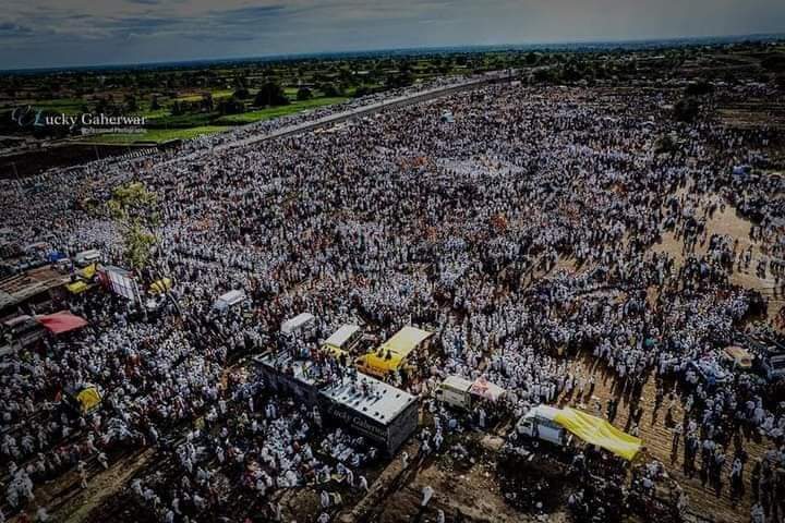 डोळ्याचं पारणं फेडणारा रिंगण सोहळा पंढरपूर वारी👌🚩
पांडुरंगा विठ्ठल्ला... मायबापा विठ्ठल्ला👌🚩