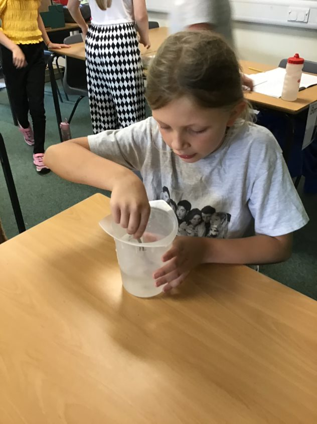 DeltaWorlaby's tweet photo. Science experiments for Dassu Class! The children have been learning about the process of dissolving & what this may look like for a variety of materials. The children explored the concept of a solution, applying their scientific understanding to support this. #WorlabyScience https://t.co/a9tuSY9lNX