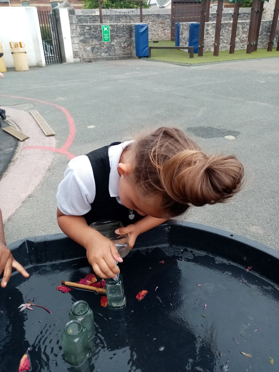 Reception have enjoyed making "Petal perfume" this week.  They have chopped, mixed and stirred to create their own special scents!