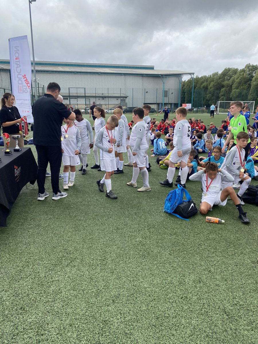 mrmilesmps's tweet photo. A fabulous effort from @MiltonPrimary17’s football team at the Newport schools tournament ⚽️ 4 wins, 2 draws and 3rd place overall! https://t.co/Uey50mCteY