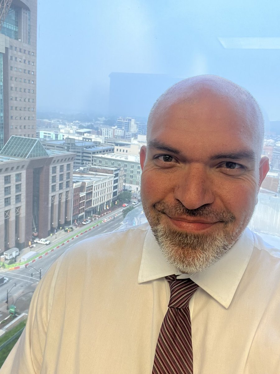 Mental health awareness shouldn’t be reserved for a month 😂 - it should be a top priority in your DAILY life. If you work somewhere that’s taking a toll an emotional toll on you, if you train somewhere that causes you grief, or you live somewhere you’re unhappy 👉 #makeachange