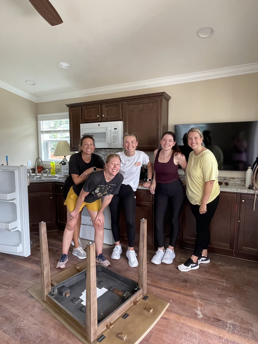 AshleaOnAir's tweet image. Recent @1ABMedia volunteer day for our Wilmington team (+ @mhigham3). @katie_engleman organized our efforts at @eden_village - a tiny home community for those experiencing homelessness and chronic illness in @CityofWilm.