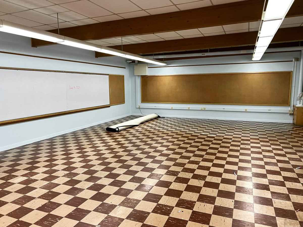 melaxid's tweet photo. This is what a classroom looks like before teachers make it home for their class. Help me make this space a home for my first idea by helping to #clearthelist2023 my students and I thank you! https://t.co/1SpBp0tfcW https://t.co/HFiGzCMmvI