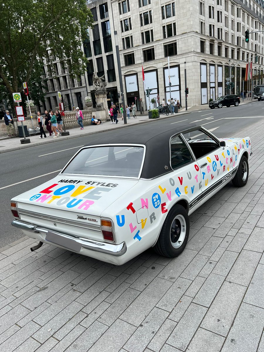 Special Love On Tour car spotted in Düsseldorf today! 🩵 #LoveOnTourDüsseldorf 

via vodkharoId