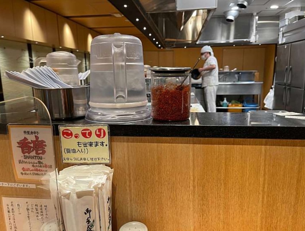 sweet3234's tweet photo. #東方神起 ユノとチャンミンが
ラーメン🍜食べたお店は
田中そば店 赤坂アークヒルズ店
とのこと🤗

味噌系が好きというユンホさんは
山形辛味噌らーめん🍜
山形〰東北〰
隣県よ〰嬉し〰🥹🫶

あっさり系が好きという
チャンミンさんは
中華そば🍜
サムズアップ👍🏻  ̖́- してる〰😄

#DayDay https://t.co/aGuRJt6c00