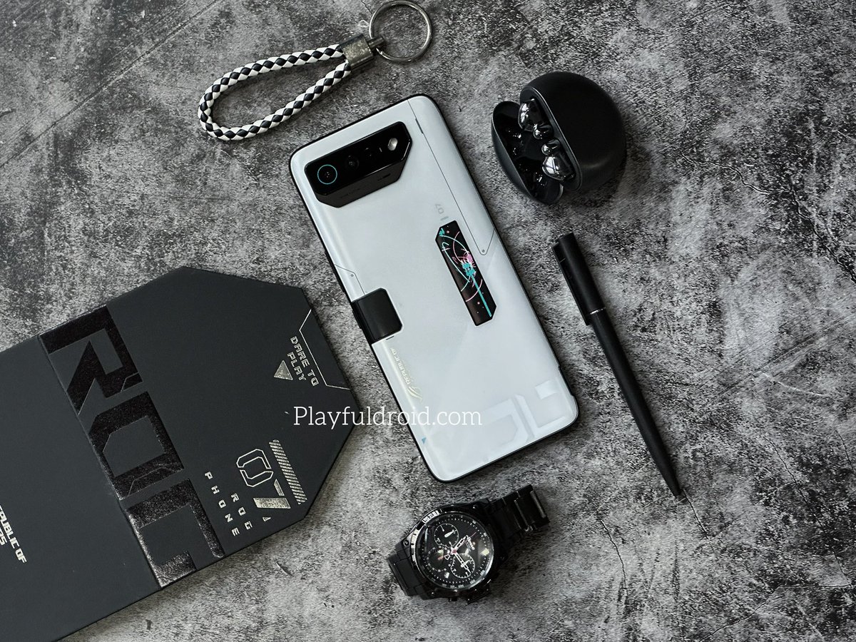 playfuldroid's tweet photo. Here’s our first look at the new ASUS ROG Phone 7 Ultimate in Storm White colourway 😍 

Full unboxing: https://t.co/RfN9PSwfMo 

#ROGPhone7Ultimate #ROGPhone7 #ROG https://t.co/fMOMBHDeOo