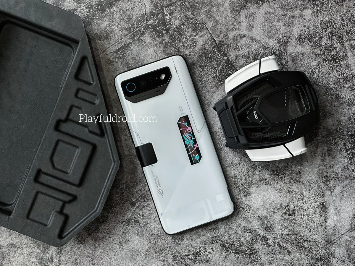 playfuldroid's tweet photo. Here’s our first look at the new ASUS ROG Phone 7 Ultimate in Storm White colourway 😍 

Full unboxing: https://t.co/RfN9PSwfMo 

#ROGPhone7Ultimate #ROGPhone7 #ROG https://t.co/fMOMBHDeOo
