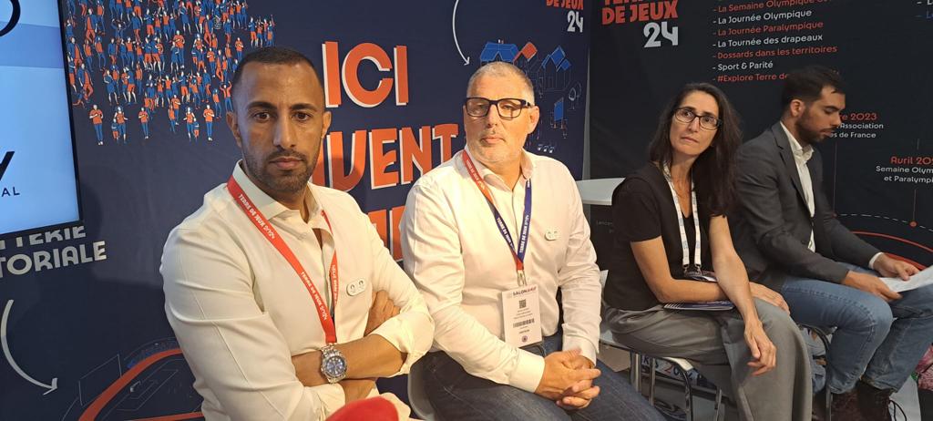 <a href="/salon_amif/">Salon de l'AMIF</a> | L'Équipe de <a href="/Paris2024/">Paris 2024</a> a choisi Épinay-sur-Seine pour présenter les projets mis en place par la ville durant la SOP. 
L'occasion pour la ville de partager son expérience et de présenter ses dispositifs innovants.
➡️Merci à Karim Ahmed et Michel Letort
#olympisme