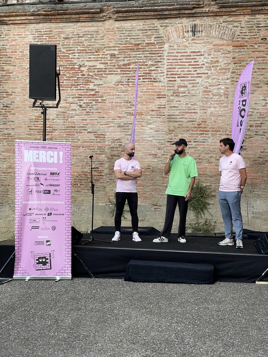 CFAPublic's tweet photo. Être partenaire du @rose_festival31 de @bigfloetoli 🎶

Une opportunité que l'on souhaite faire partager à nos #apprentis grâce à un concours vidéo pour lequel ils remporteront des places ! 🤩
L'idée : valoriser leur #formation  en #apprentissage, leur métier, leurs compétences. https://t.co/F4XHh5YEyM