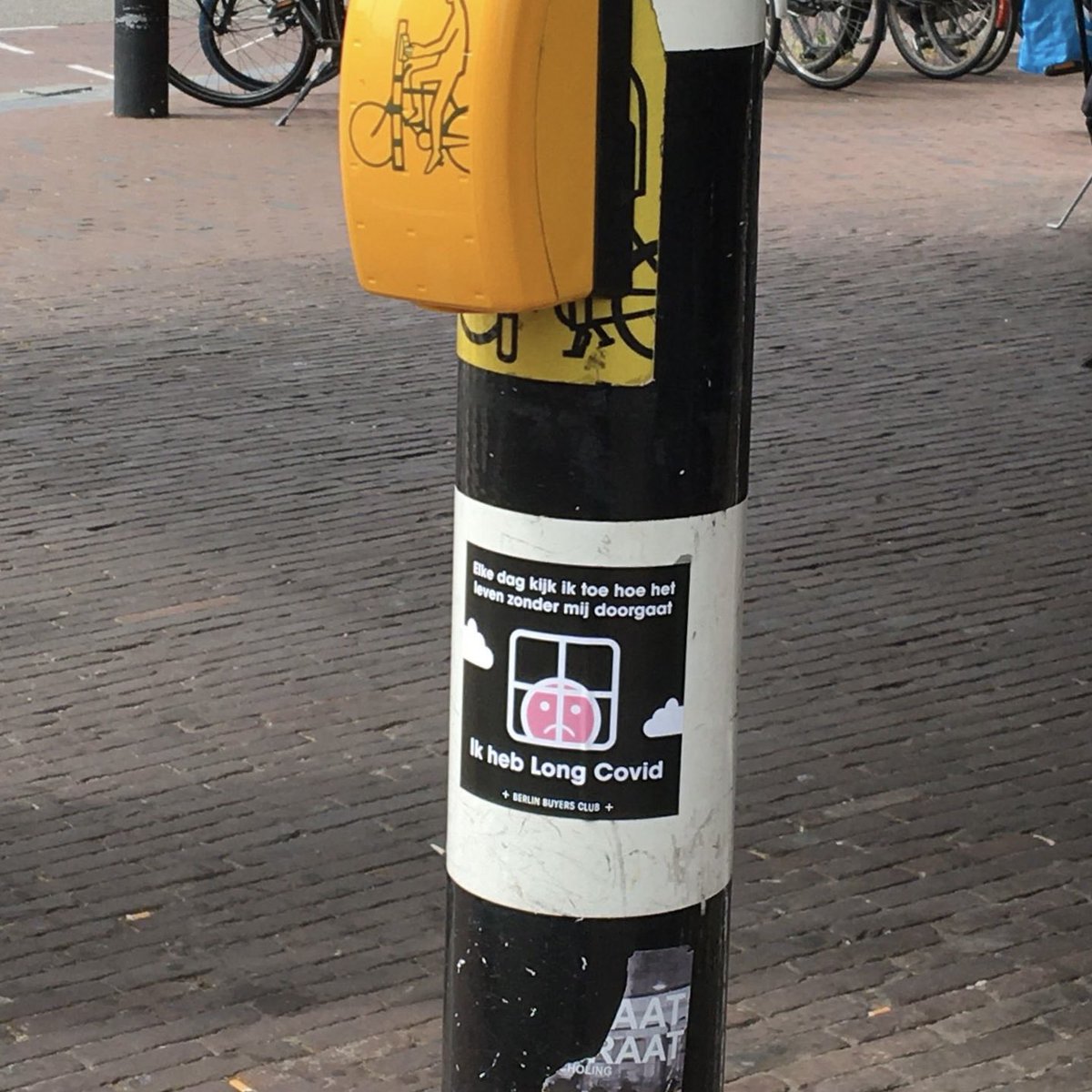 📍Leiden, The Netherlands

🇬🇧 “Every day I watch as life goes on without me, I have Long Covid”

#LongCovid #LongCovidAwareness

#LetsStickTogether 

(spotted by someone in Leiden, sticker = @BerlinBuyers)