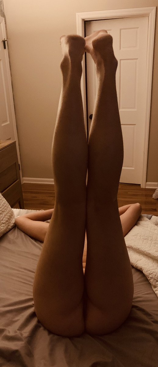 Wifefantasy1's tweet photo. Need help handling all those legs! #fantasymilf https://t.co/u8xZhMoSPZ