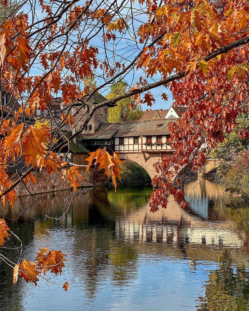 Four seasons of Nuremberg’s Henkerhaus ☀️🍁❄️🌸 1-8. What’s your favorite season? 🤗
1-3. Summer
4-5. Fall
6-7. Winter
8. Spring

#nuremberg #deutschland_greatshots #meindeutschland #villages #europestyle_ #map_of_europe #besteuropephotos #kings_villages #cbviews #Airbnb #travel