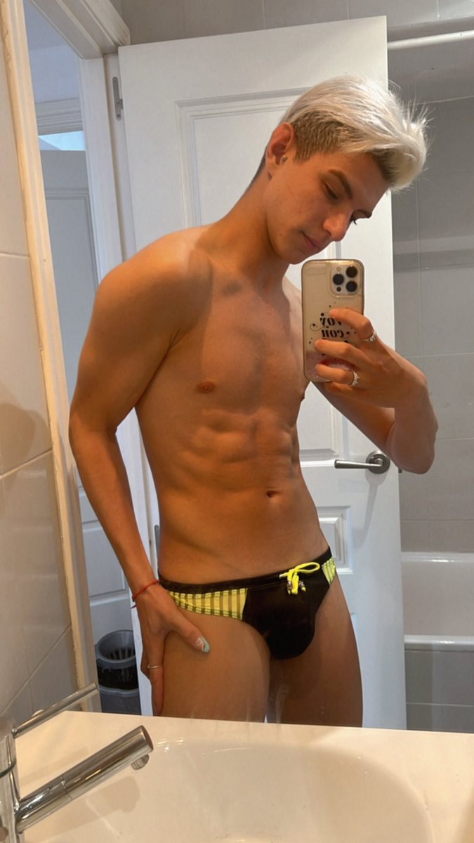 Foto pre-piscina🐟💦 #summer #verano #summer2023 #SummerVibes #LGTB  #LGTBI #gay #nonbinary #nobinario #pride #madrid #madridorgullo #gaymadrid #Orgullo