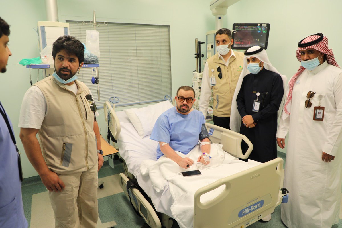 زار صباح اليوم المدير التنفيذي لـ 
#مستشفى_الملك_عبدالعزيز_بمكة 
الدكتور ضياء مختار ويرافقة المدراء التنفيذين وعدد من مدراء الادارات الممرض فريد مليباري المنوم بمدينة الملك عبدالله الطبية بمكة آثر تعرضه  لوعكة  صحية آلمت به بمشعر #عرفات اثناء تقديم الرعاية الصحية في قافلة تصعيد