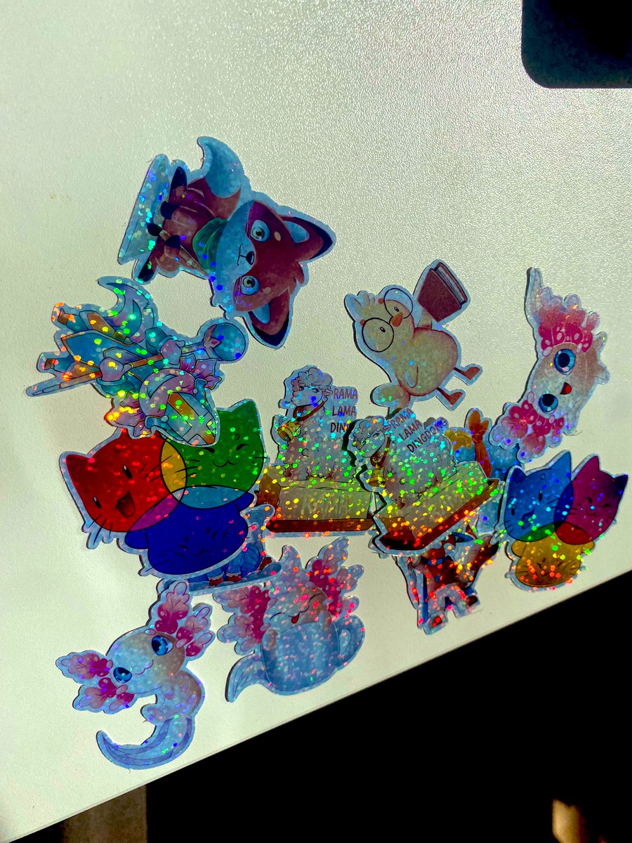 Nach langen testen und Konstruktion bauen schneidet der Plotter endlich die Glitter Folie 😋

Ich glaube die ersten Exemplare verlose ich ☺️✌️

#glitter #verlosung #plotter #sticker #aufkleber