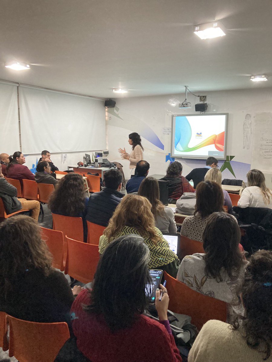 DTE_region01's tweet photo. Encuentro de núcleo del Plan Nacional de Inclusión Digital Educativa (PNIDE) que le da marco a la estrategia pedagógica del Programa Conectar Igualdad.
Trabajamos con docentes de Matemáticas y Prácticas del lenguaje .📱💻 @AlbertoSileoni @ClaudiaBracchi1 @salbarracin @DTE_BA https://t.co/GokFqxfXCT