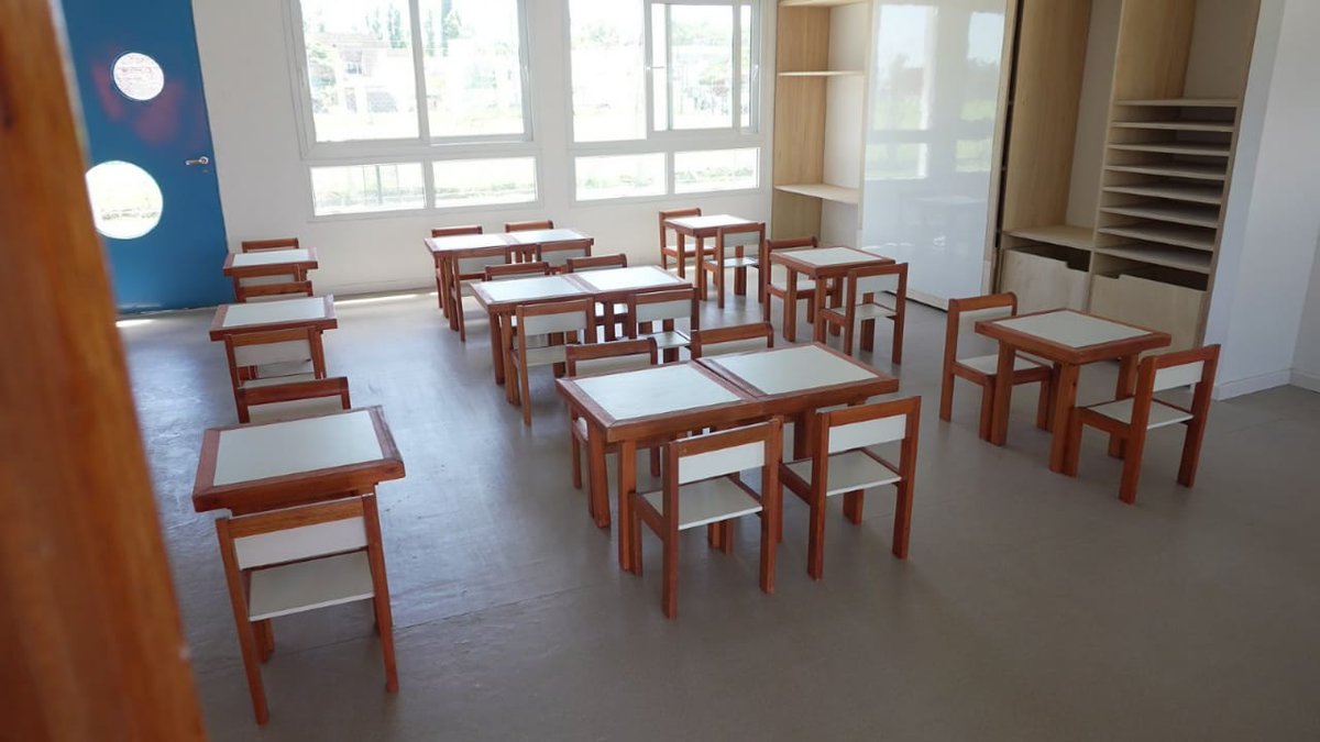 cge_entrerios's tweet image. 🏫 Con una inversión superior a los $1500 millones, el @GobiernoER construye ocho nuevas UENI en #Paraná (2), #Seguí, #Cerrito , #Crespo, #Colón, #LosCharrúas y #Federación. 
 
📦 Además, otras dos serán adjudicadas en #ConcepciónDelUruguay.

ℹ️ bit.ly/8UENIER