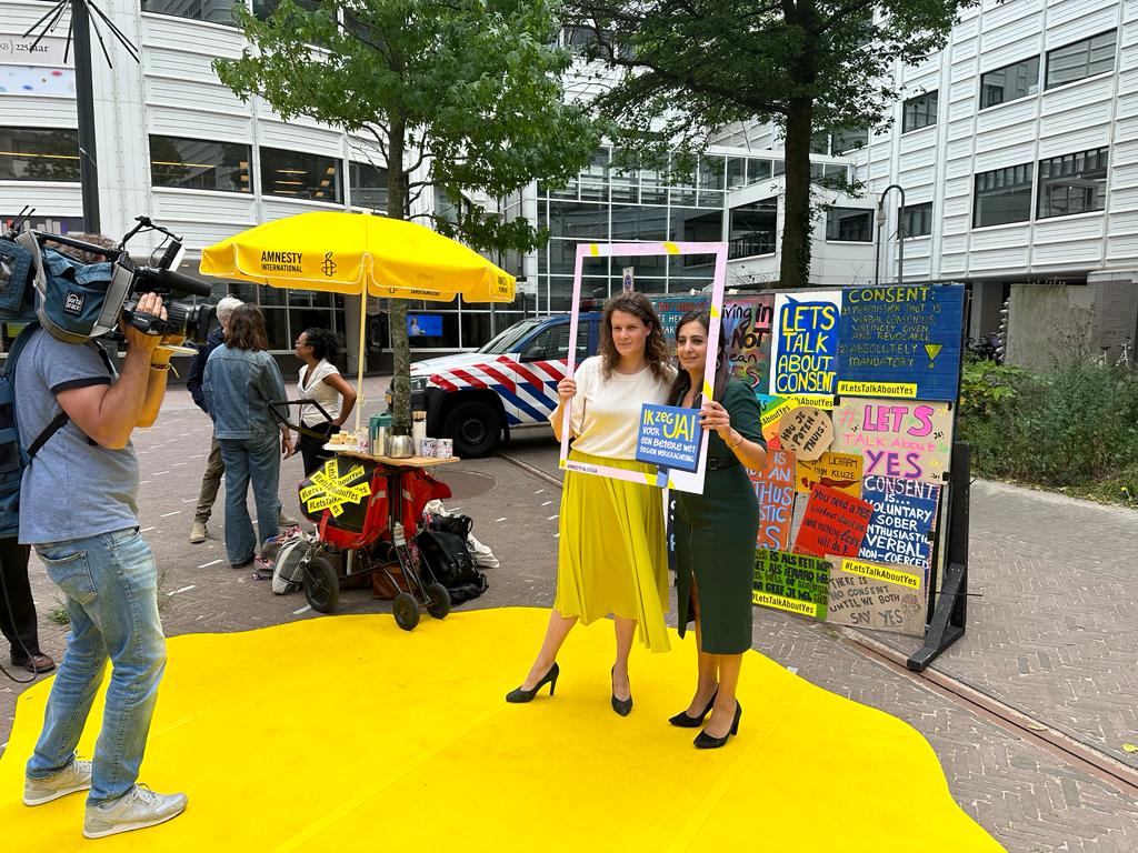 amnestynl's tweet photo. Na drie jaar actievoeren is het zover: vandaag wordt het wetsvoorstel tegen seksueel geweld waarin wederzijdse instemming (#consent) centraal staat behandeld door @2eKamertweets.

🗣️Voor ons is het overduidelijk: neem het voorstel aan en breng het zo snel mogelijk in de praktijk. https://t.co/pMbGrSu3t0