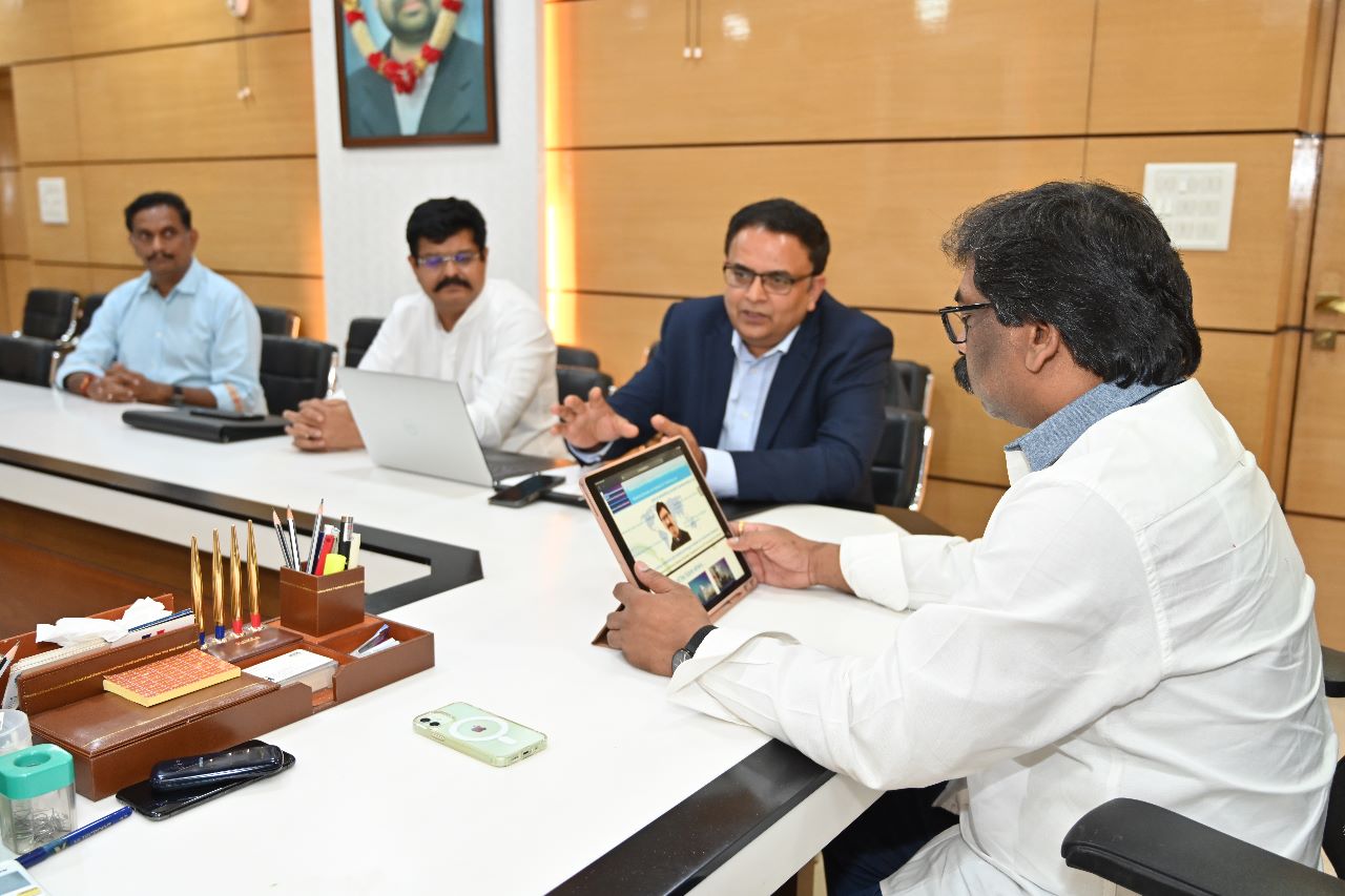 CM हेमंत सोरेन से अमेरिका के एफिसीएन्स सिस्टम के CEO ने की मुलाकात CEO of America's Efficiency System met CM Hemant Soren