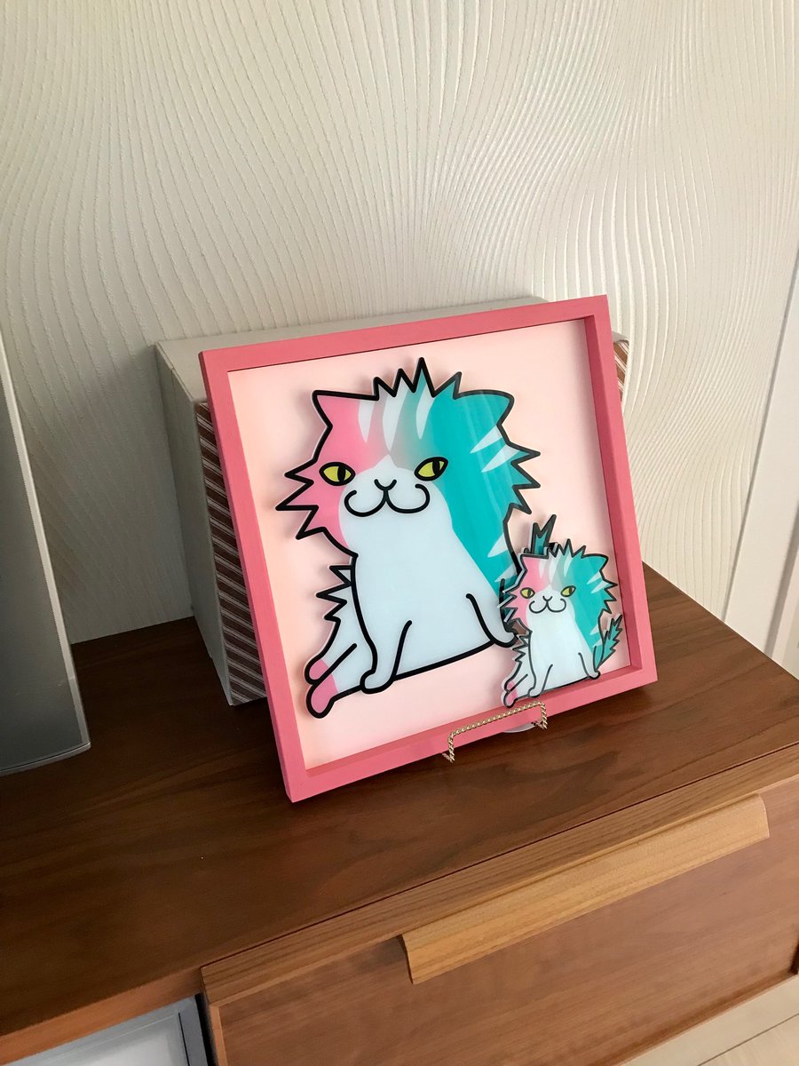 Bullberryman's tweet photo. 以前フロアで見かけてひとめ惚れしていたパンク猫🐈

LLAC渋谷パルコでアクリルプレートを見てさらにパッションが爆増していました🥹

そして本日フロアで再発見してついにお迎え🤩🚀
これからさらにパンクに生きていきます❤️‍🔥

#LLAC https://t.co/imJnQ9g2Sr
