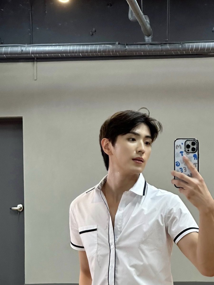 CIX_twt's tweet photo. 체육 끝나고 한 컷📸

#CIX #FIX #용희 #김용희 #점심 #같이먹장 https://t.co/8Sa45ChxXW