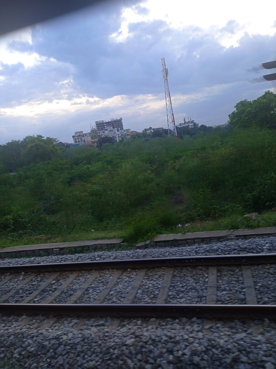 Train journey
Life is a journey with never-ending tracks, creating memories.
The sound of trains.  The love for trains.

Cooo chuk chuk chuk chuk.  
🚂🚂🚂
On my way to #Rameshwaram 
♥️♥️♥️

#Trainride
#Journey
#Evenings