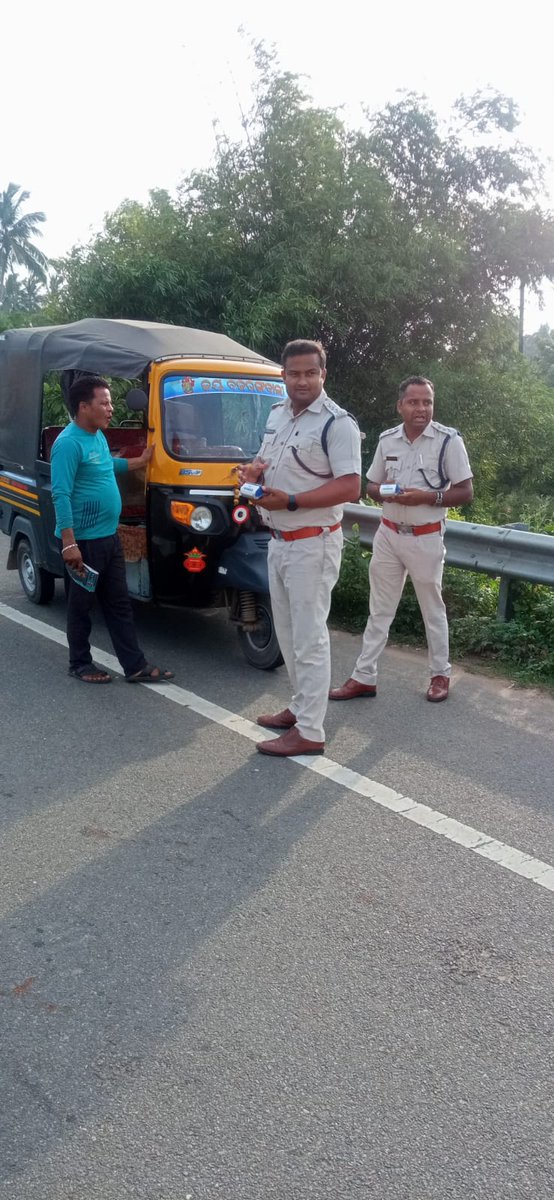 Stringent enforcement have been carried out different parts of puri town against excess fare auto rickshaws and buses and other MV violation. Challans issued against violaters. Seized vehicle @rathayatra2023@RTO puri.@CTOdisha @Puri_Official @SPPuri1 @STAOdisha