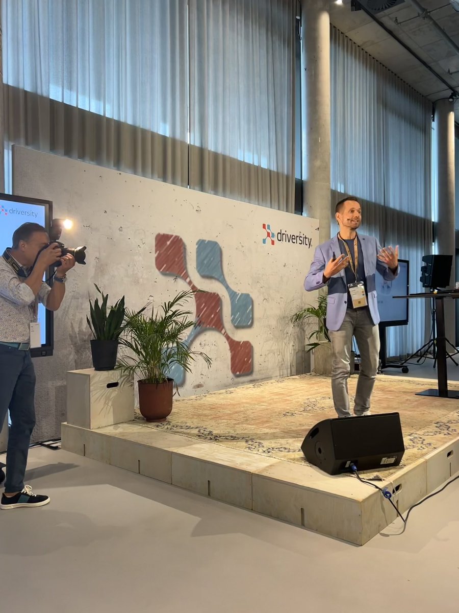 Larissa Zeichhardt tweet media