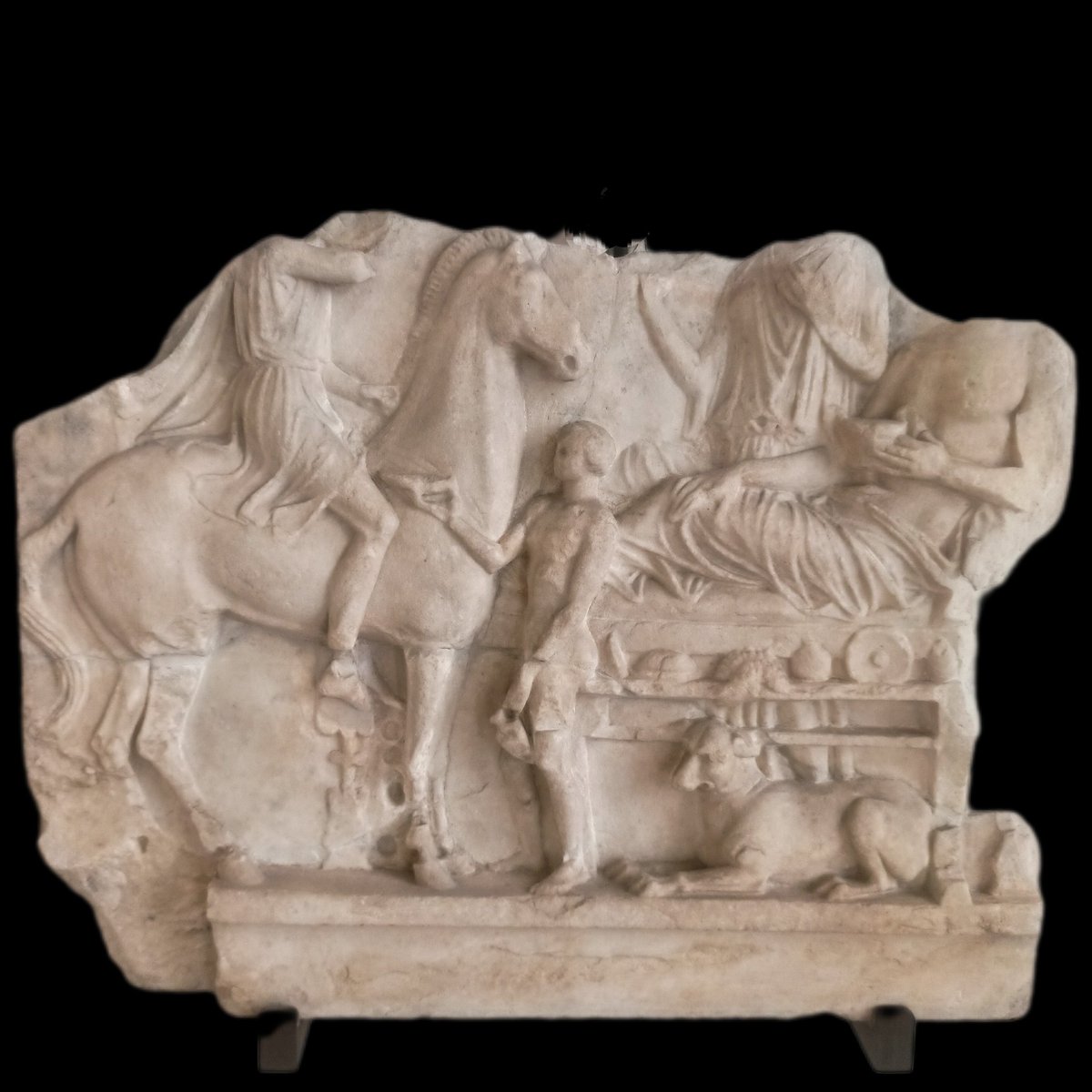 #ReliefWednesday 
Fragment of a Greek funerary stele with a riding youth and a banquet; second half of the 5th century BC; G. D. Weber collection, on display in room 5.
#museoarcheologicovenezia #Greece #collection #Archaeology #museum #Venice