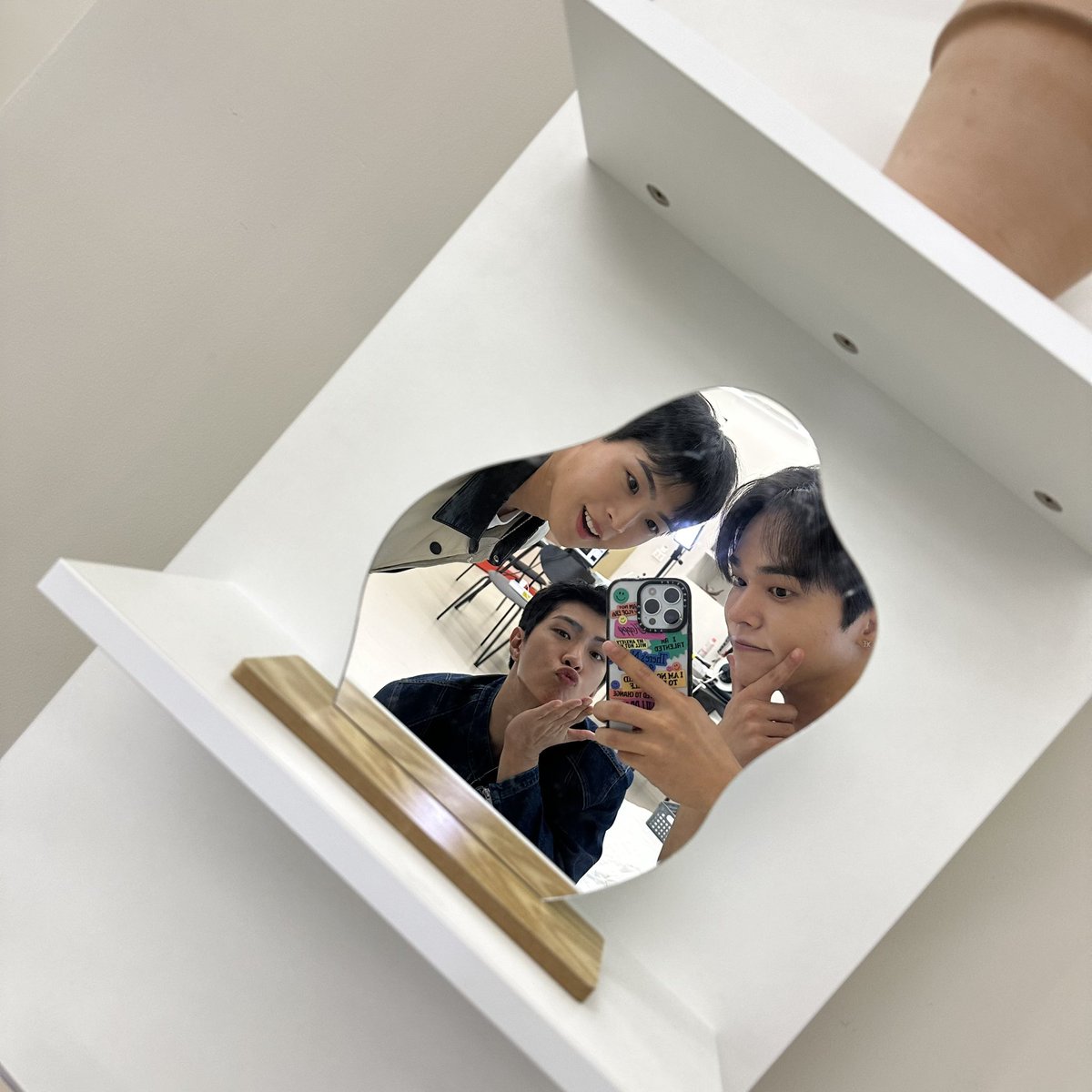 [#유 #U] 1년6개월동안 형들 나 그리고 퓨즈들! 너무 고생 많았어요😎 앞으론 쭉 함께 하자🥰