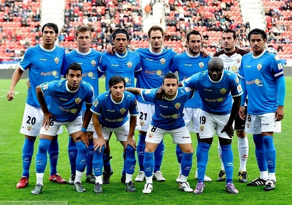 🇪🇸 UD Almería, tercera equipación 2010/11

👕 Camiseta de una temporada para olvidar. El equipo acabaría colista de Primera División, consiguiendo 30 puntos en 38 jornadas.