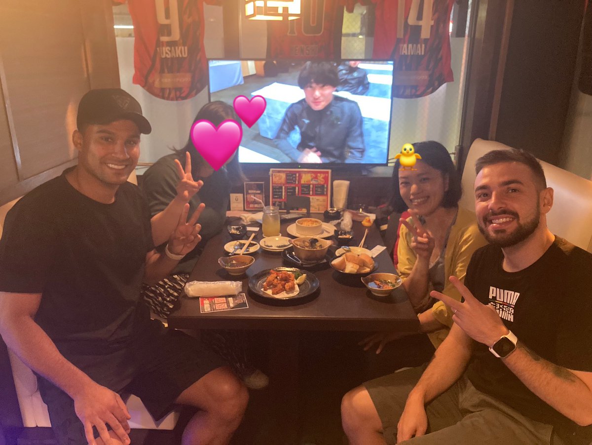 tiny_dede's tweet photo. しかも‼️
ボルクの選手が梓に‼️

ひゃーーー😳😵😍

パカット選手、ジュニーニョ選手
緊張のあまり挙動不審でごめんなさい🙇‍♀️😣

そしてモニターにタイミングよく高吉選手🤣
※upは許可をとって行なっています

#BorkDining梓 #ボルクバレット北九州 #borkbullet北九州 #Pacato #Juninho https://t.co/q9U3kyxTuq