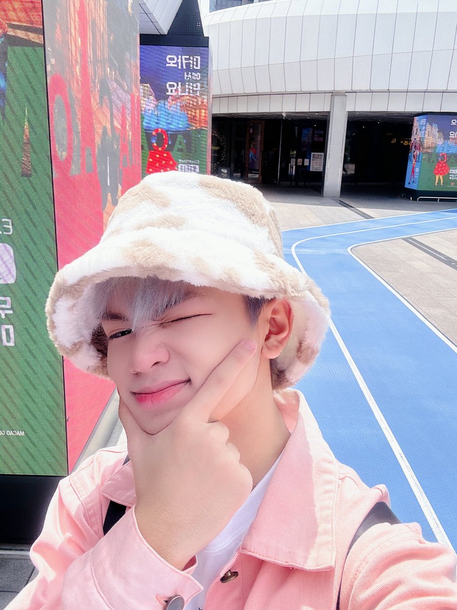 [🐯] Hi guys~~~~ i’m Jeromy🐯
I’m so happy right now because this is my first ever tweet and I’m so excited for this account. I hope you guys are all doing good!! I love you Anchors❤️

#HORI7ON #호라이즌 #JEROMY #제로미