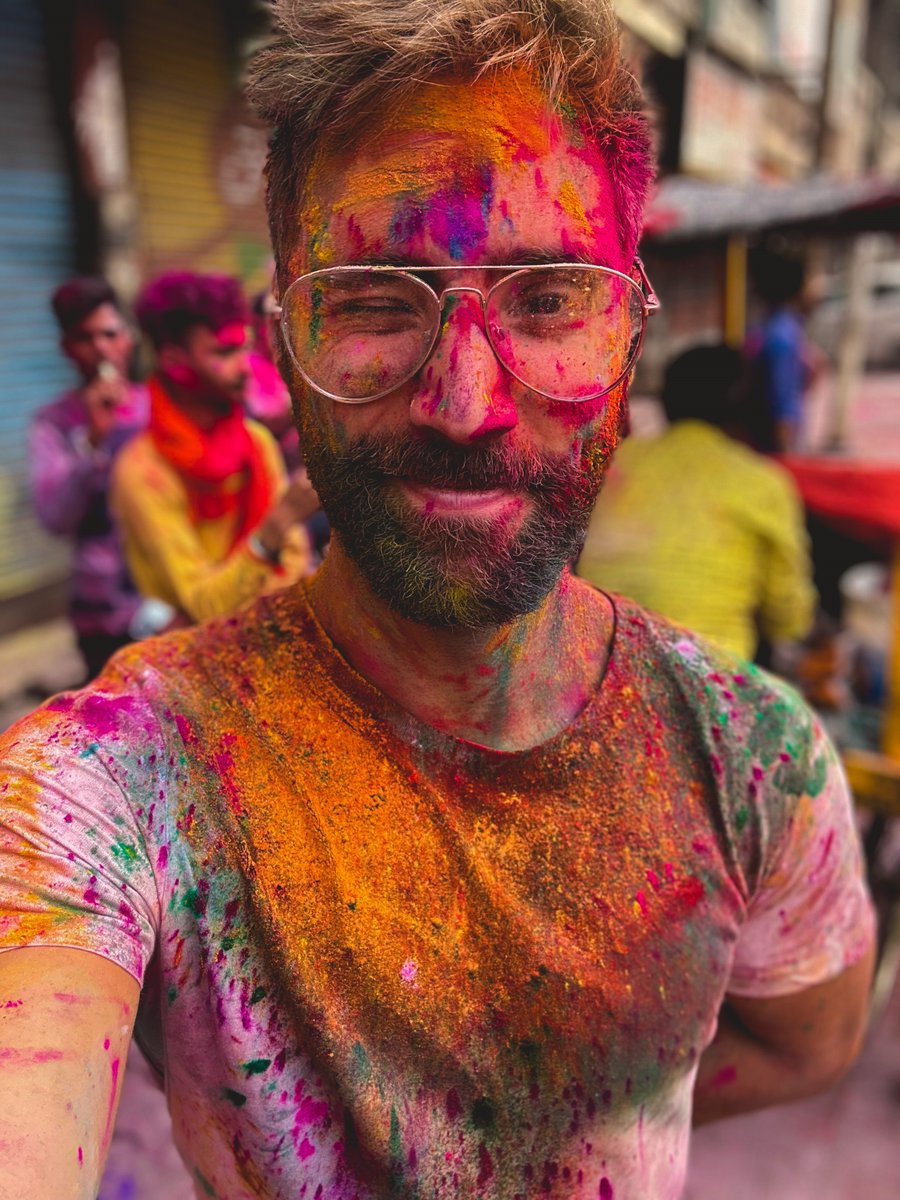 Read how André Silva pays it forward by supporting LGBTQ+ colleagues wherever they are in their journey. ms.spr.ly/6019gtVbz