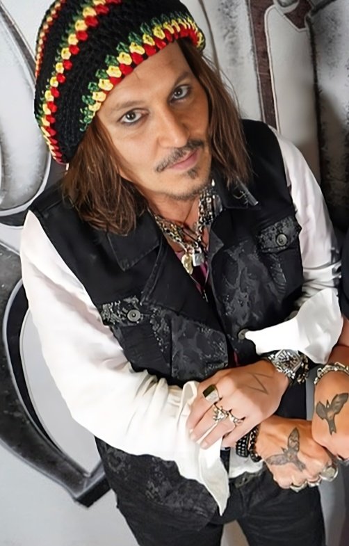 OMG, nobody move, look at him. How can someone be so damn gorgeous? #JohnnyDepp #JohnnyDeppKeepsWinning #JohnnyDeppIsARockStar