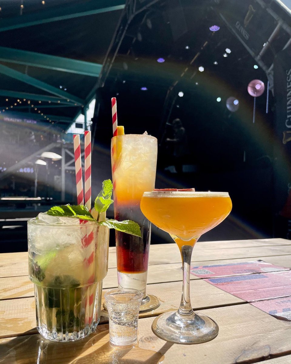 Midweek pick-me-up? 🍹

Come and enjoy a tipple or two with us - we have plenty of cocktails, draught pours and soft drinks available across our bars!