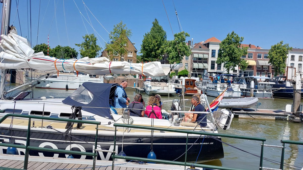 Kom jij uit Barendrecht? En heb jij iets te maken met de jachthaven? 
<a href="/PVO_Rotterdam/">Platform Veilig Ondernemen Regio Rotterdam</a> organiseert samen met het ROBT de #escapeboot bij jou in de buurt om aandacht te vragen voor #ondermijning. 
Doe mee en leer de signalen van ondermijning herkennen!
forms.office.com/e/7fNLSYwatp